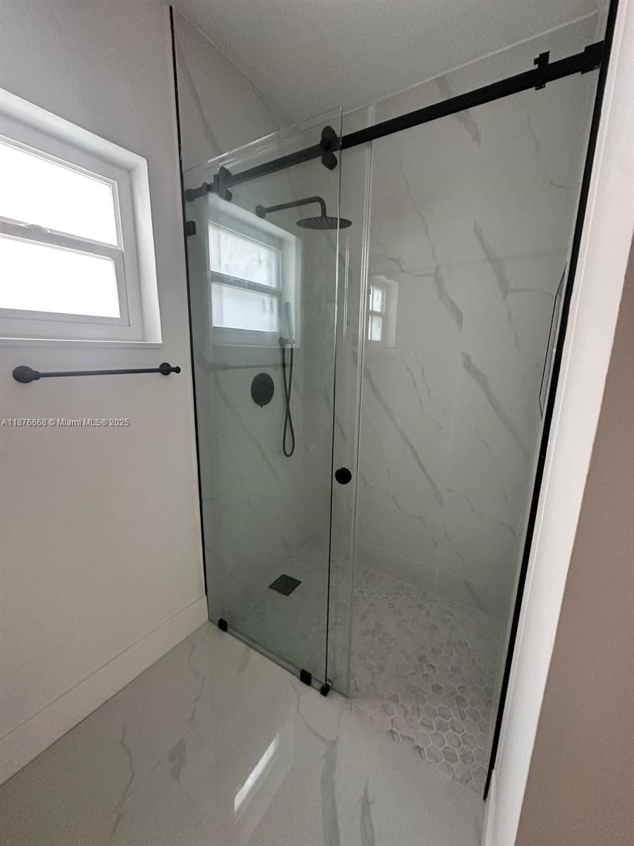 LEE MANOR 3RD ADDN - Residential Lease