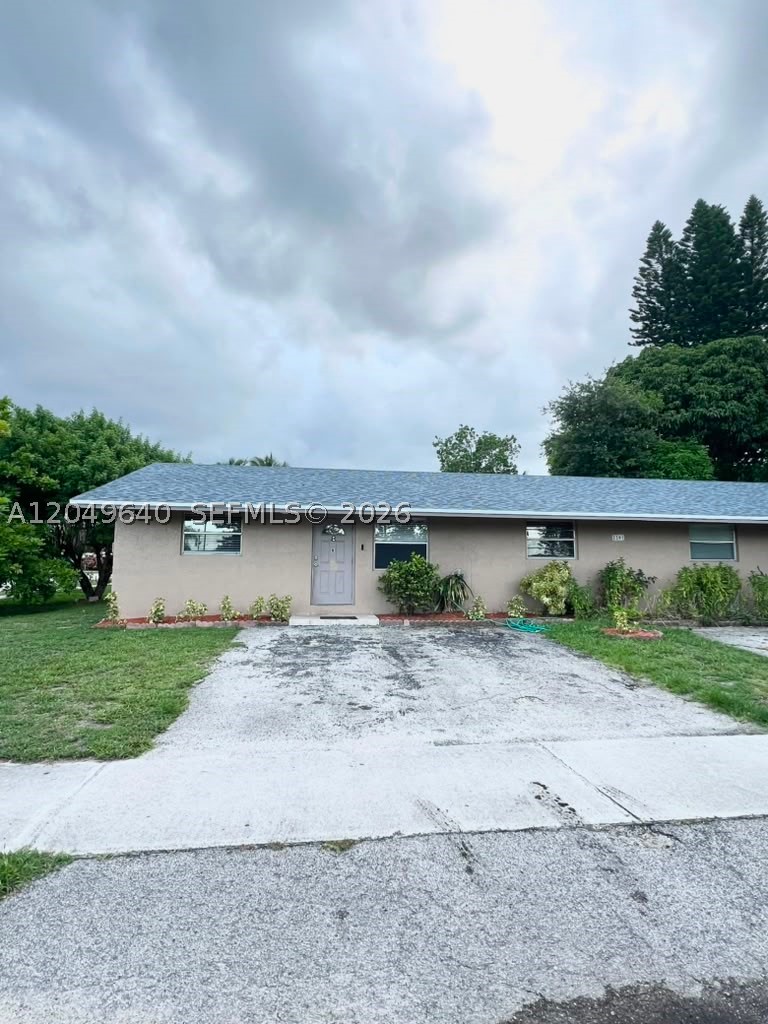 HOLLYWOOD PARK - Residential Lease