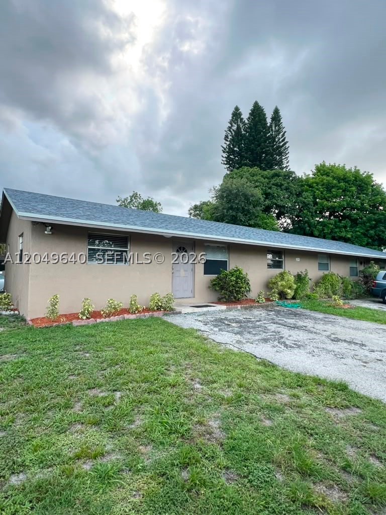 HOLLYWOOD PARK - Residential Lease