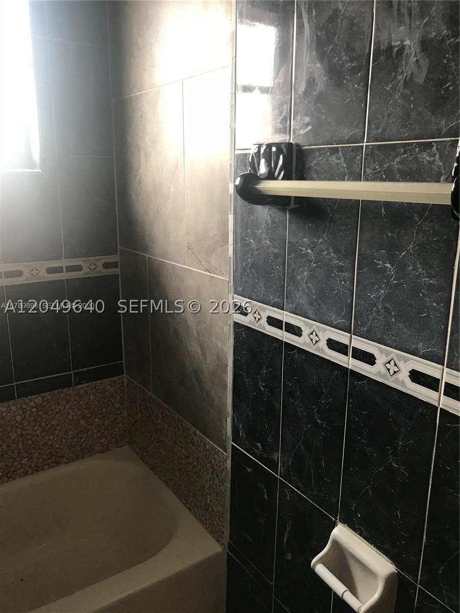 HOLLYWOOD PARK - Residential Lease