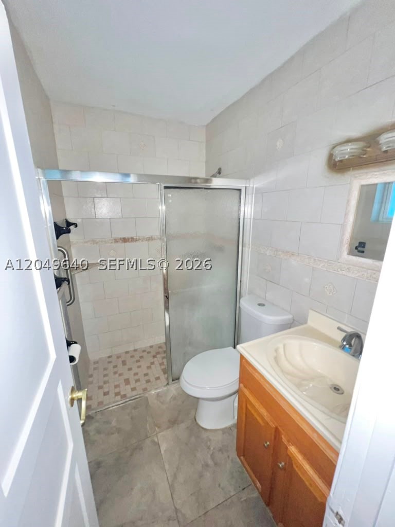 HOLLYWOOD PARK - Residential Lease