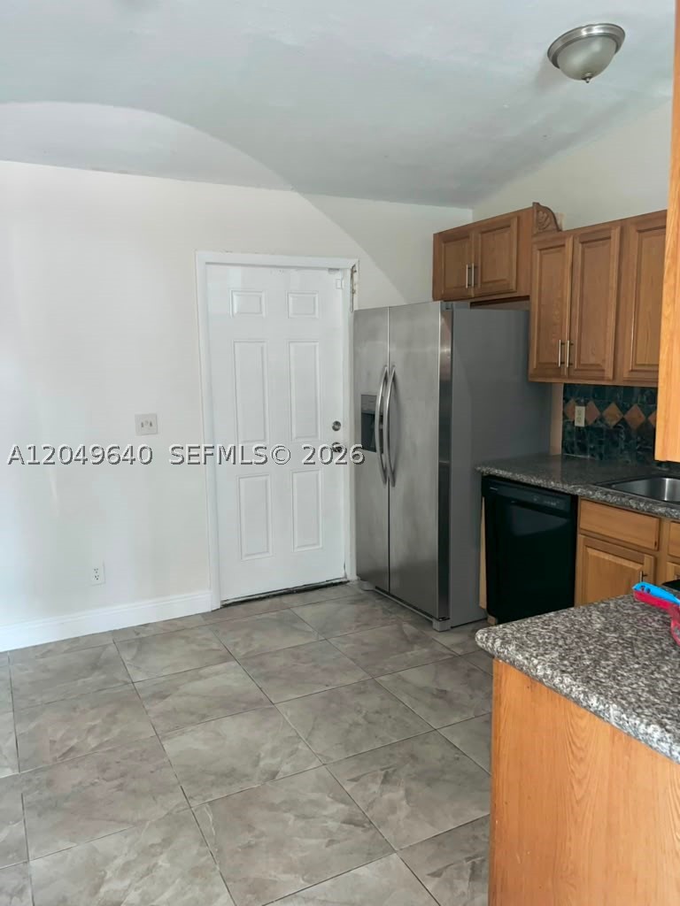 HOLLYWOOD PARK - Residential Lease