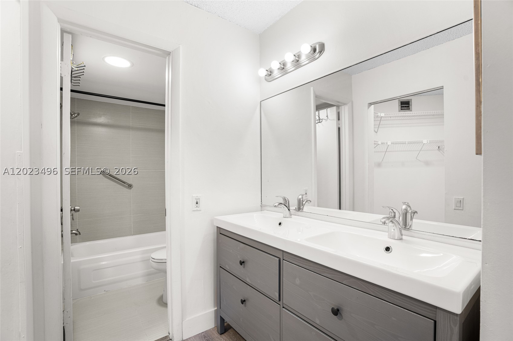 LIME BAY CONDOMINIUM 5 - Residential