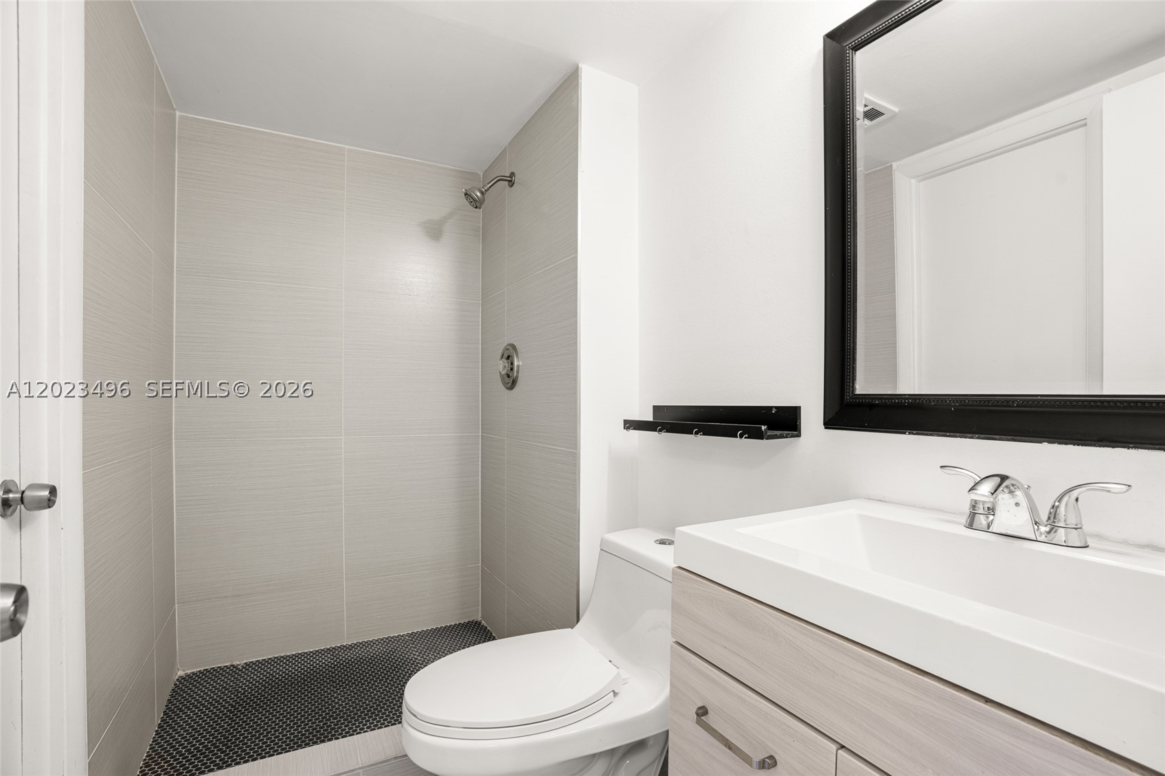 LIME BAY CONDOMINIUM 5 - Residential