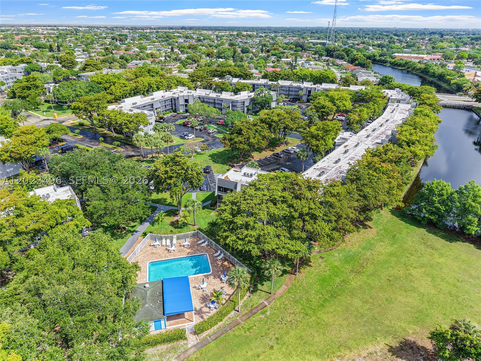 LIME BAY CONDOMINIUM 5 - Residential