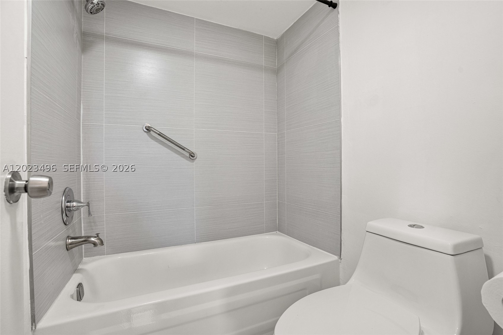 LIME BAY CONDOMINIUM 5 - Residential