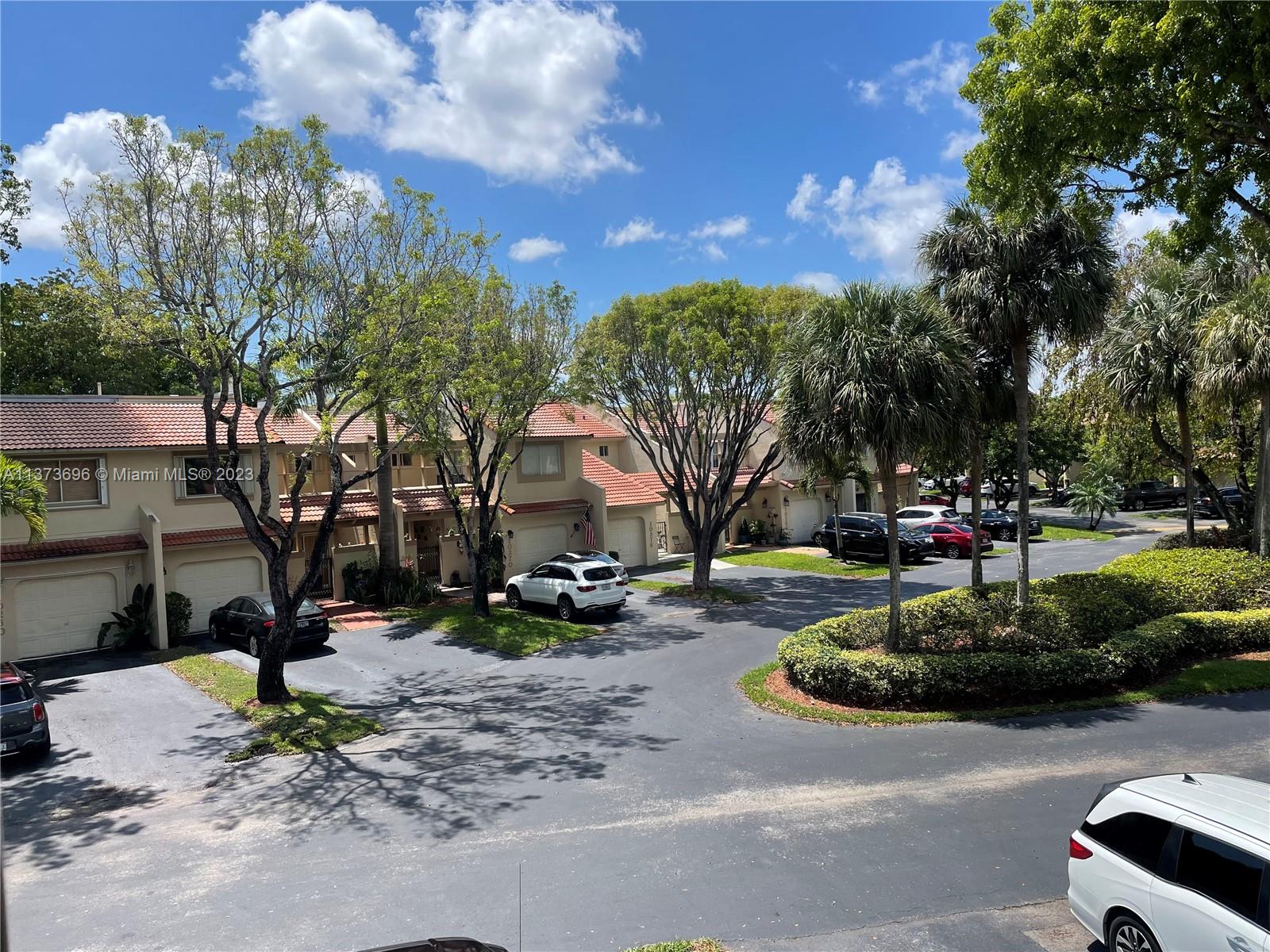 TOWNHOMES OF DORAL PLACE - Residential
