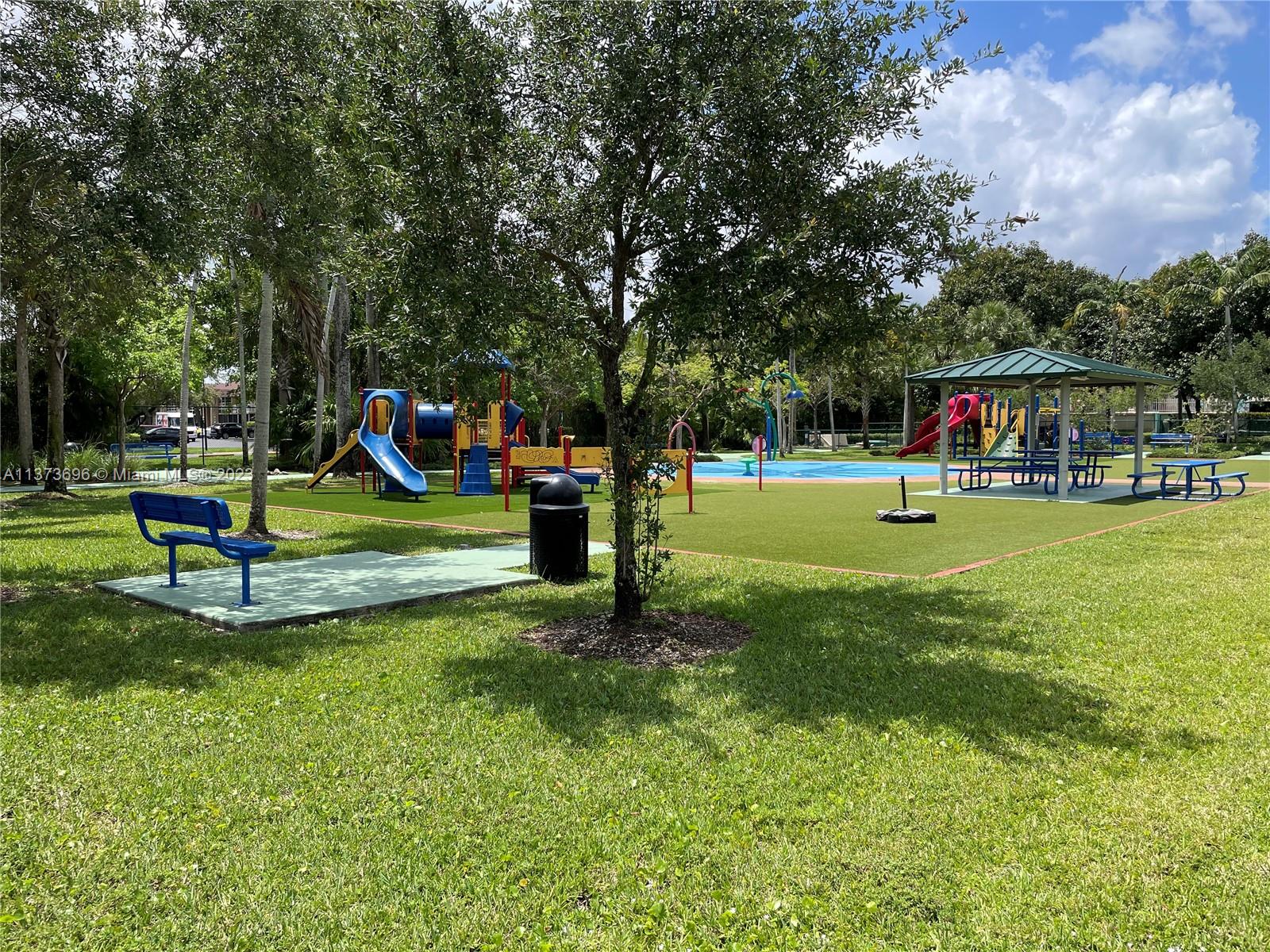 TOWNHOMES OF DORAL PLACE - Residential