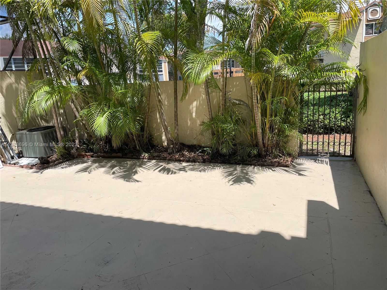 TOWNHOMES OF DORAL PLACE - Residential