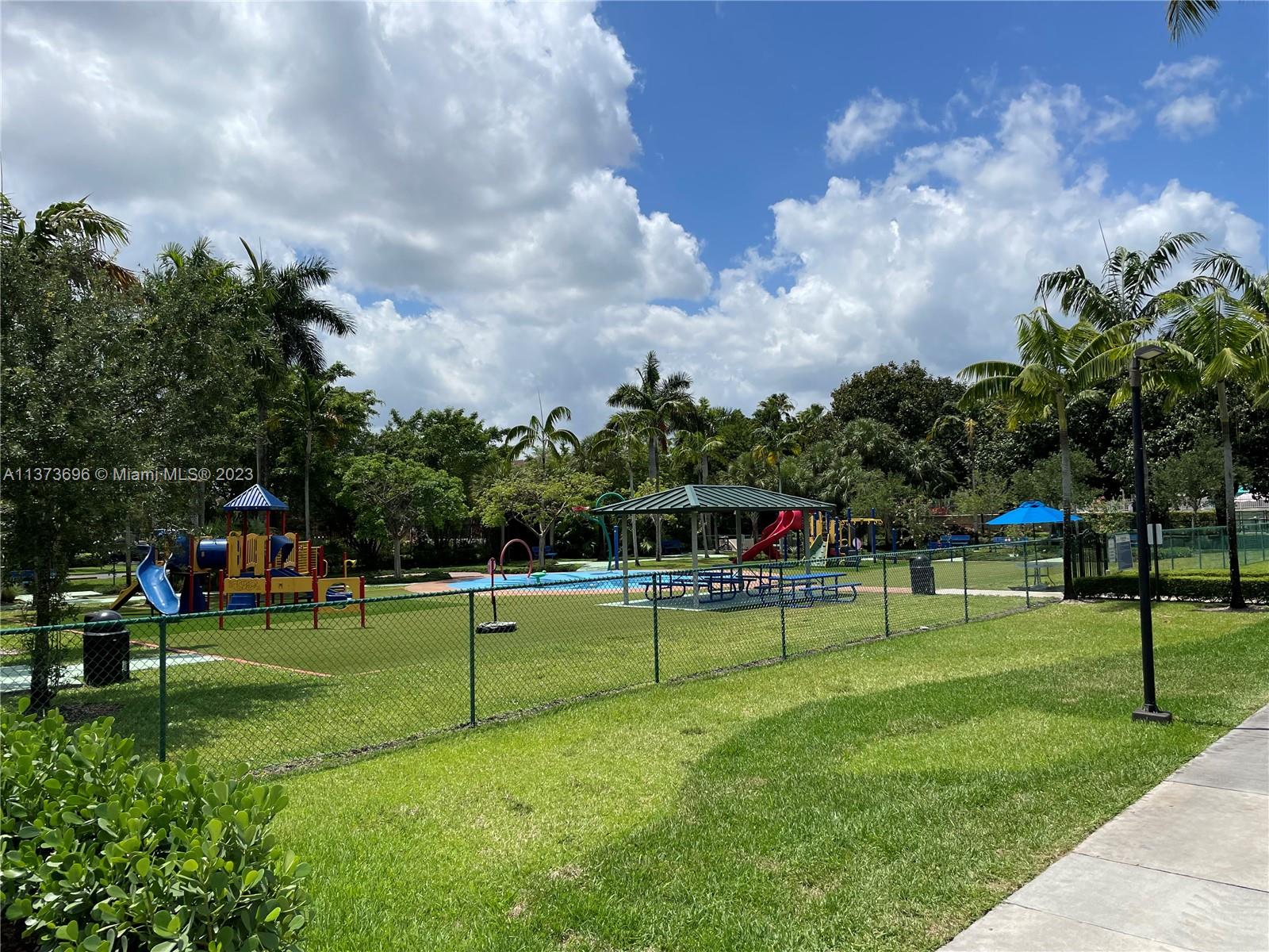 TOWNHOMES OF DORAL PLACE - Residential
