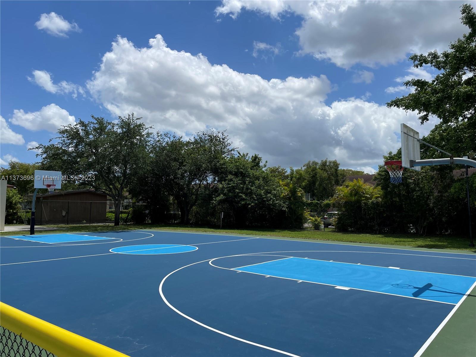 TOWNHOMES OF DORAL PLACE - Residential