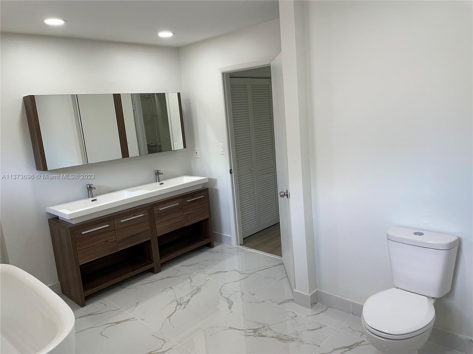 TOWNHOMES OF DORAL PLACE - Residential
