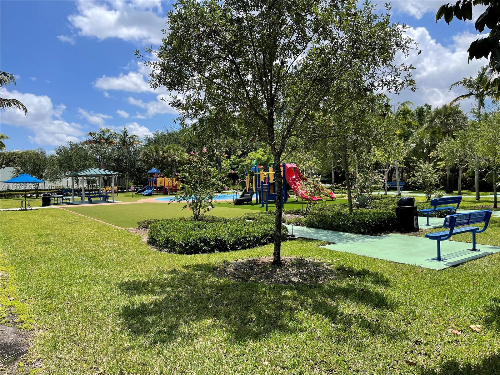 TOWNHOMES OF DORAL PLACE - Residential