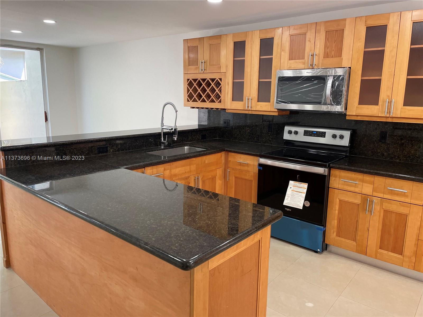 TOWNHOMES OF DORAL PLACE - Residential