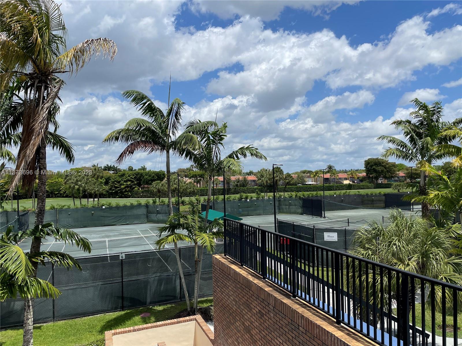 TOWNHOMES OF DORAL PLACE - Residential