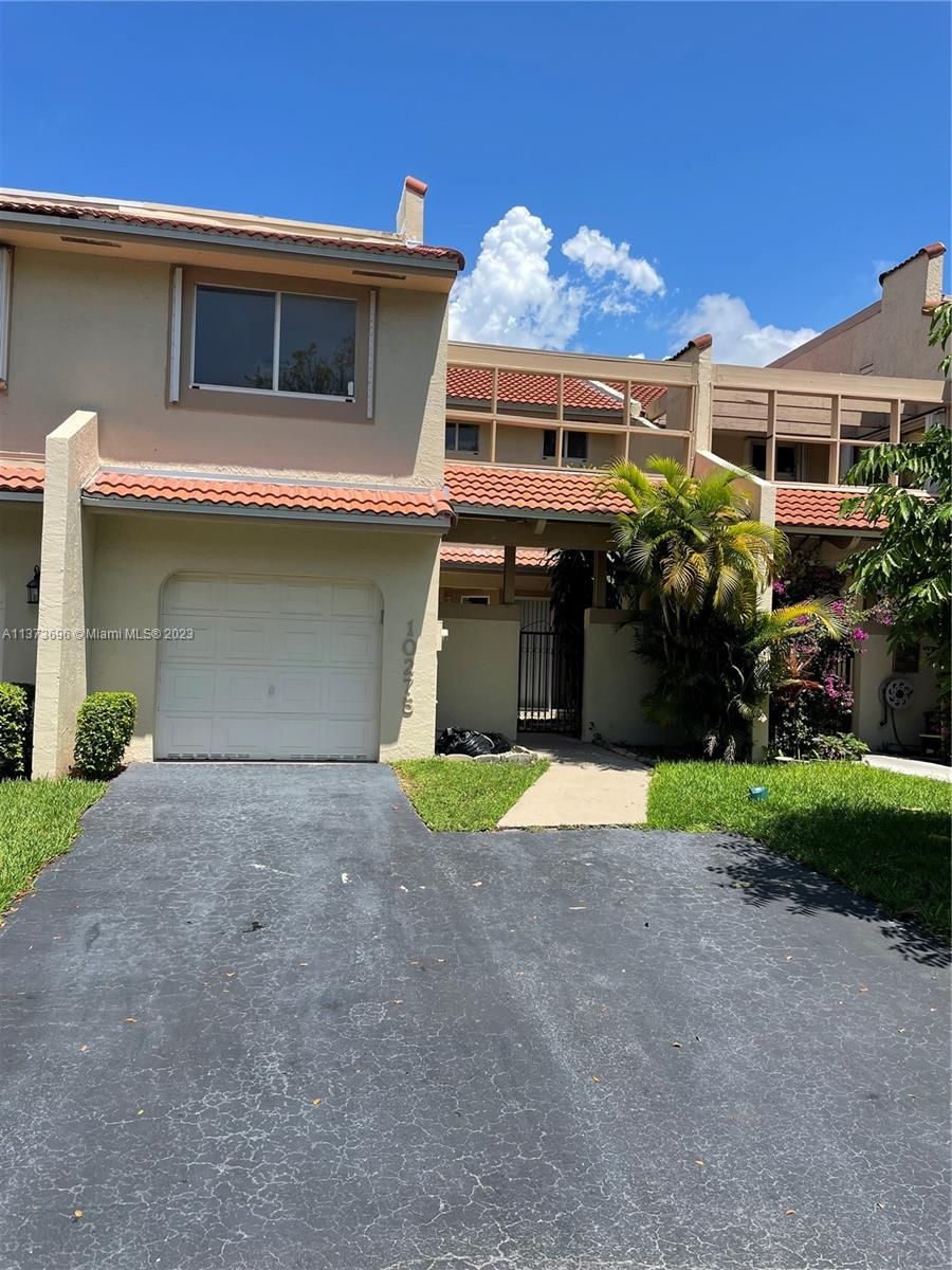 TOWNHOMES OF DORAL PLACE - Residential