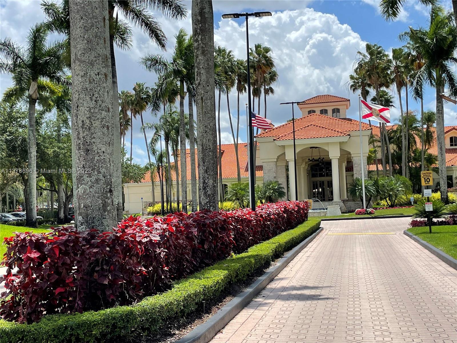 TOWNHOMES OF DORAL PLACE - Residential
