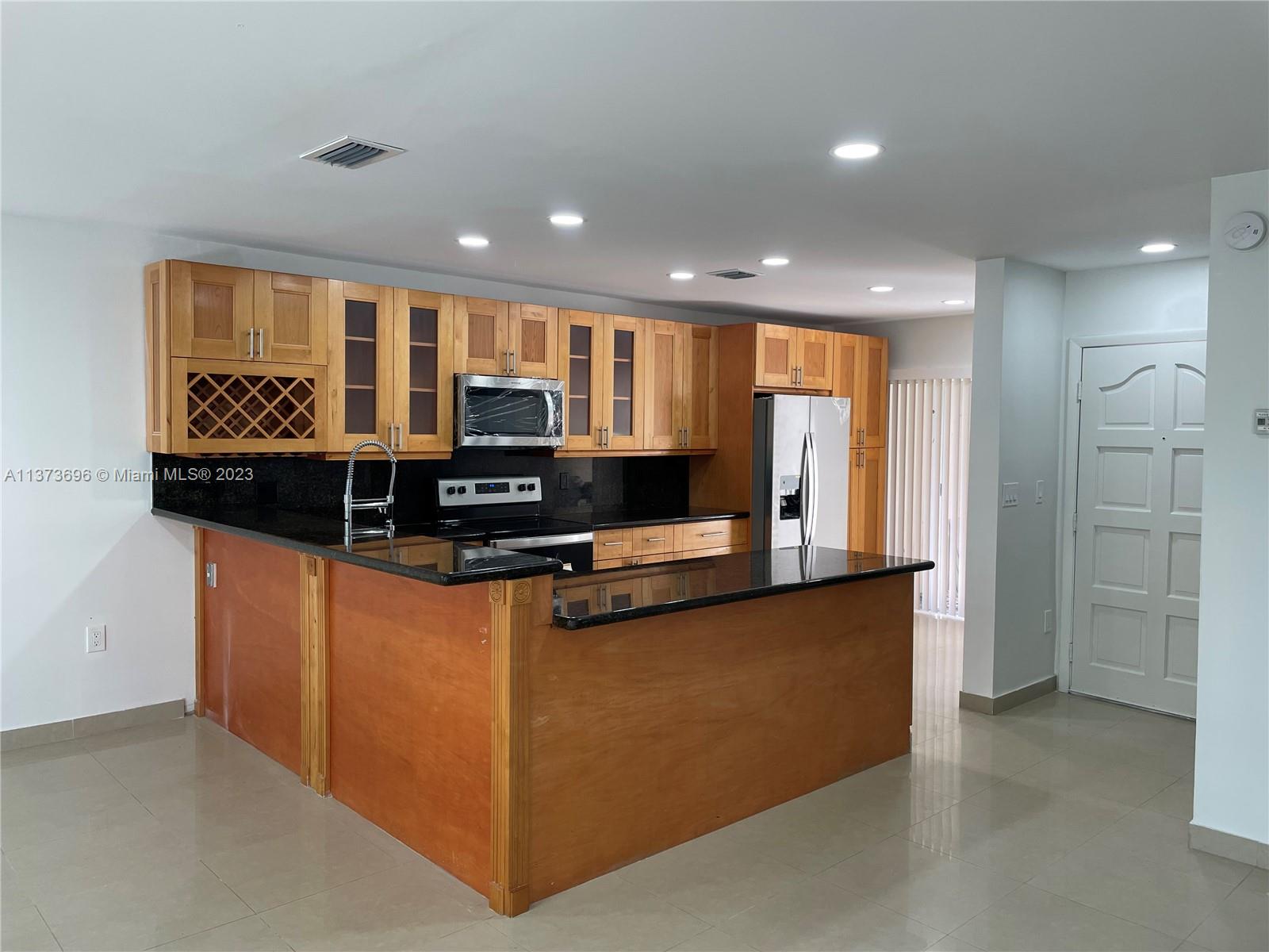 TOWNHOMES OF DORAL PLACE - Residential