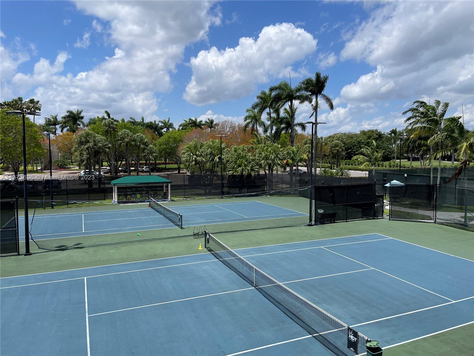 TOWNHOMES OF DORAL PLACE - Residential