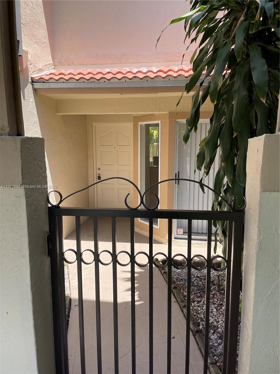 TOWNHOMES OF DORAL PLACE - Residential