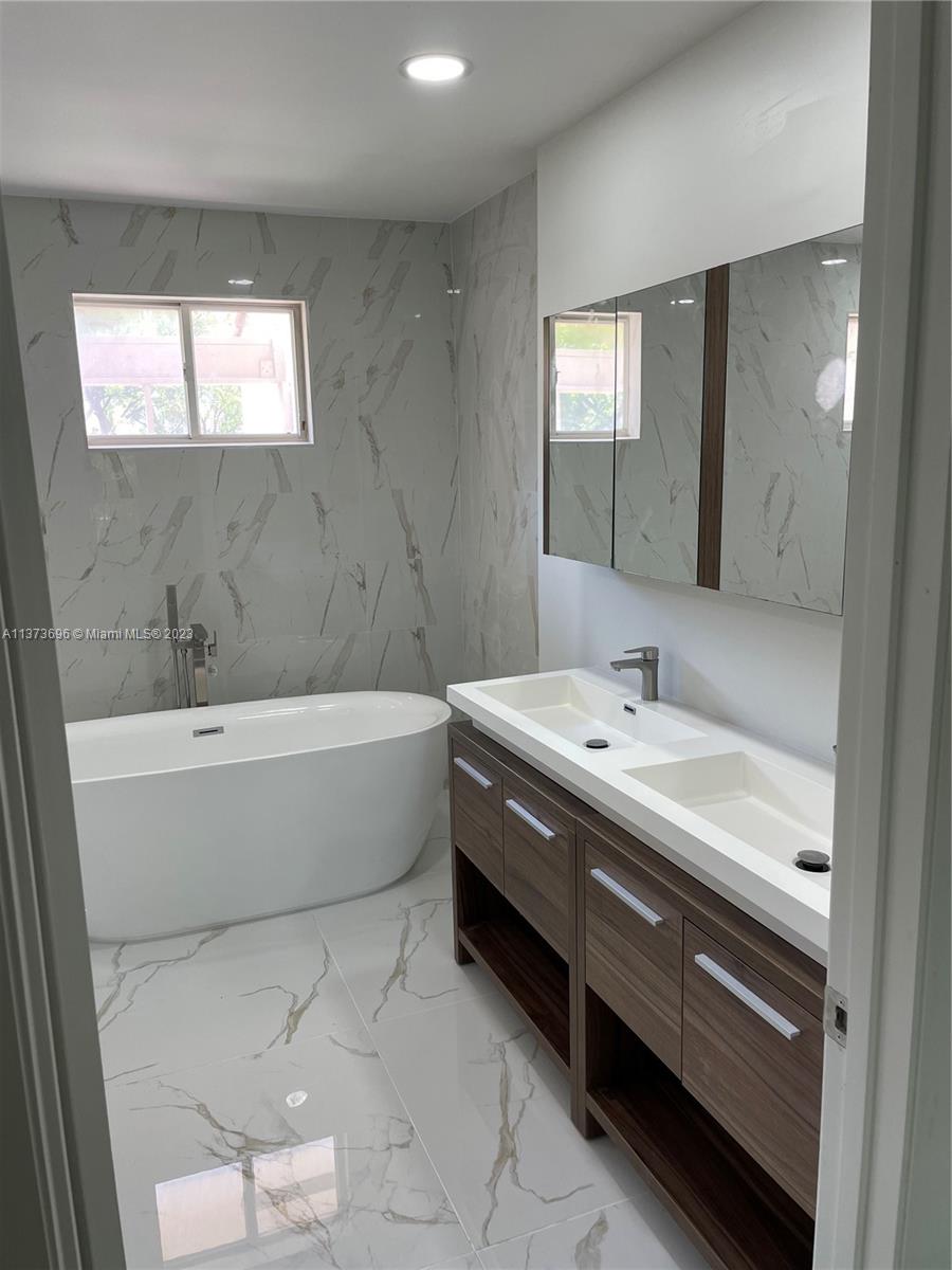 TOWNHOMES OF DORAL PLACE - Residential