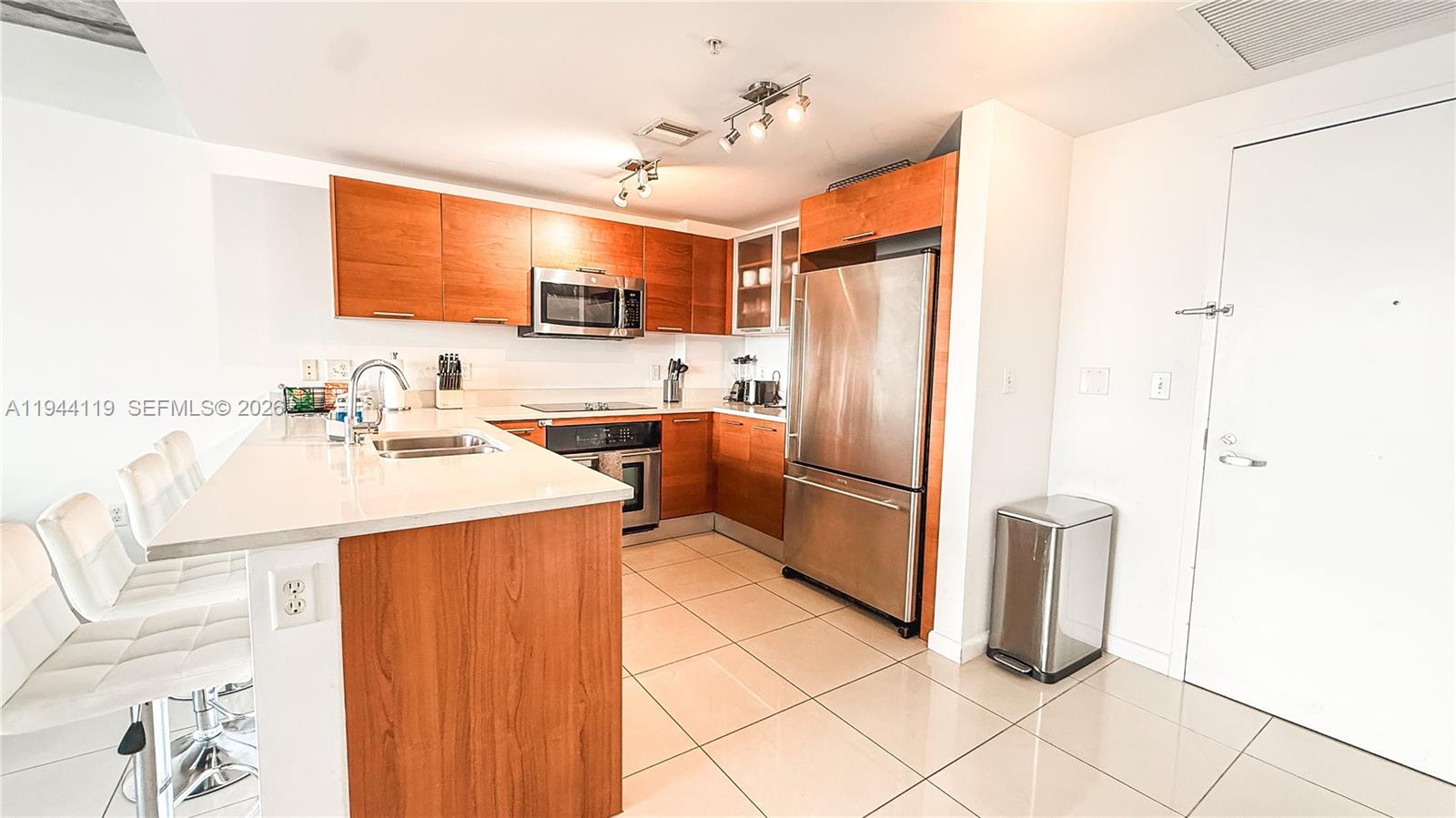 MIDBLOCK MIAMI CONDO - Residential