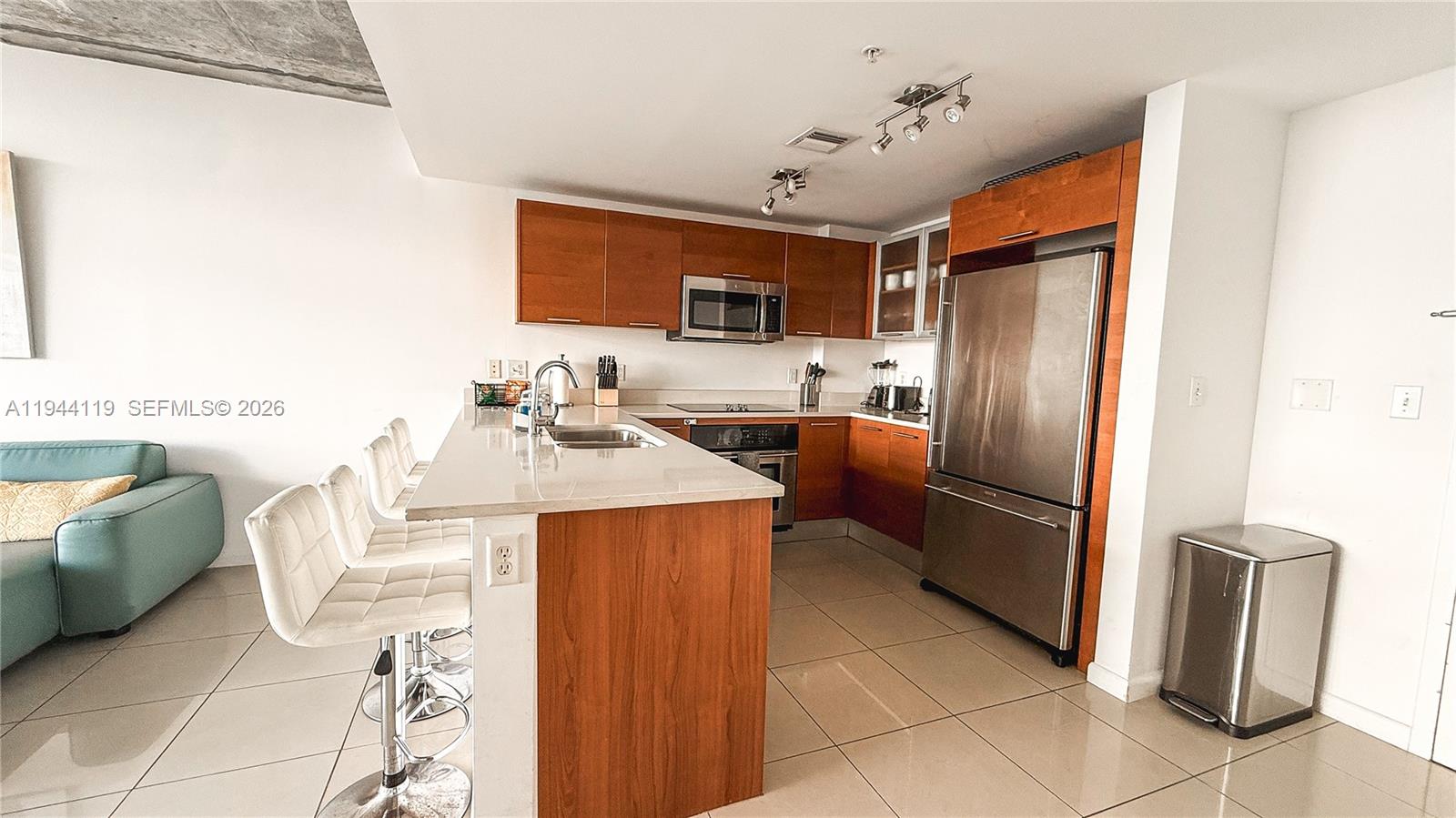 MIDBLOCK MIAMI CONDO - Residential