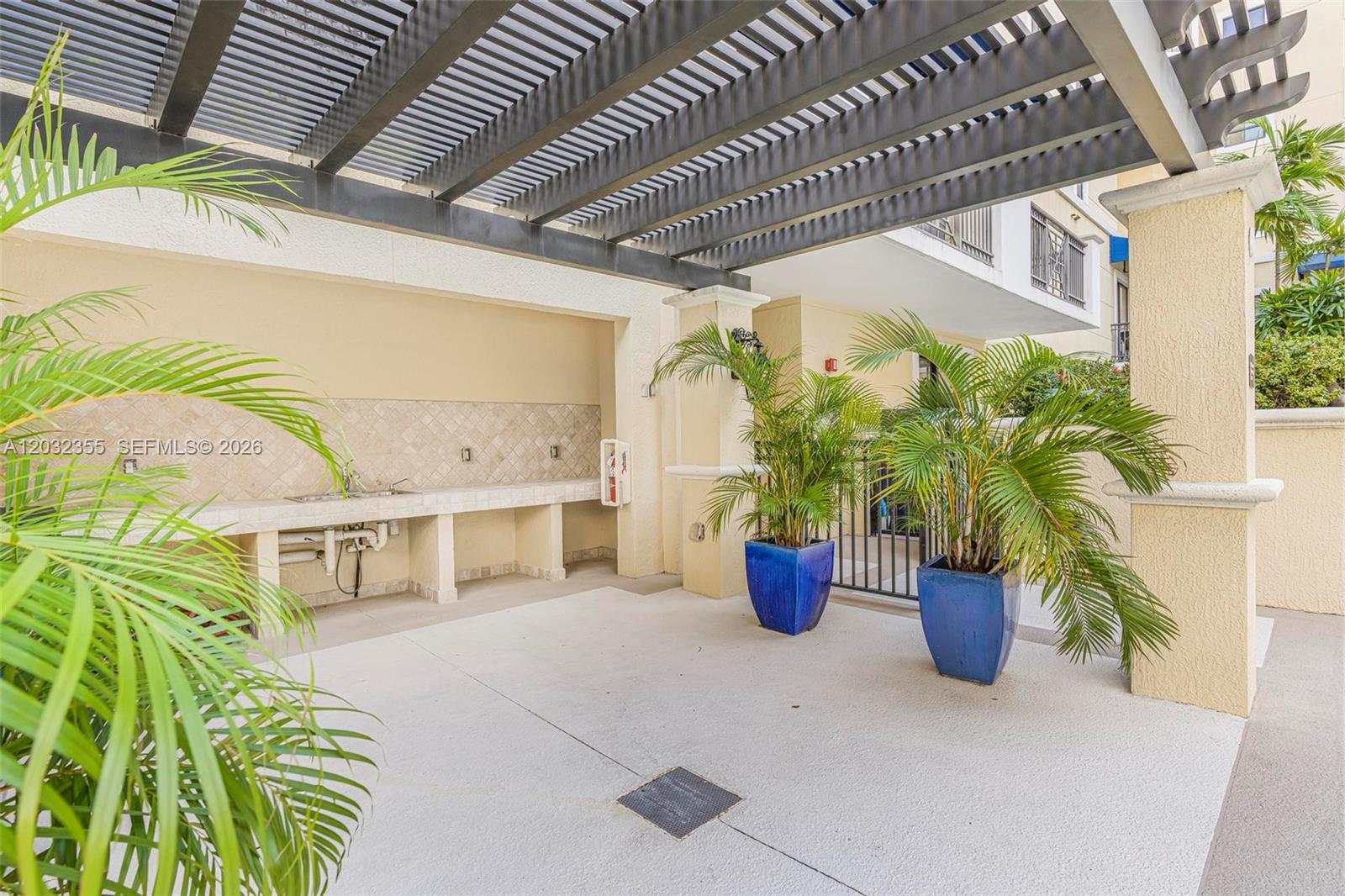 COLONNADE AT DADELAND SE - Residential