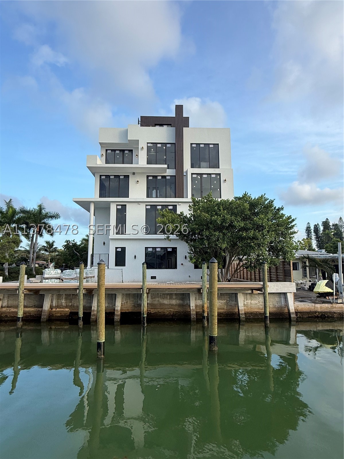 NEW CONSTRUCTION!!! LA LINDA TOWNHOMES is a luxury five townhome complex in Miami Beach exclusive Normandy Isles. Just minutes away from the beaches, major restaurants and the glamorous Bal Harbor Shops. The most desirable place on earth to own a brand new home with direct access to the inter-coastal. Over 2,600 square feet under ac, four stories high with an elevator, two covered parking garages, 4 bedrooms and 3 bathrooms, SS appliances, washer & dryer, rooftop with plunge pool and barbecue area. Boat slip available. Expected delivery beginning of 2026. ATTACHMENT WITH INFO.