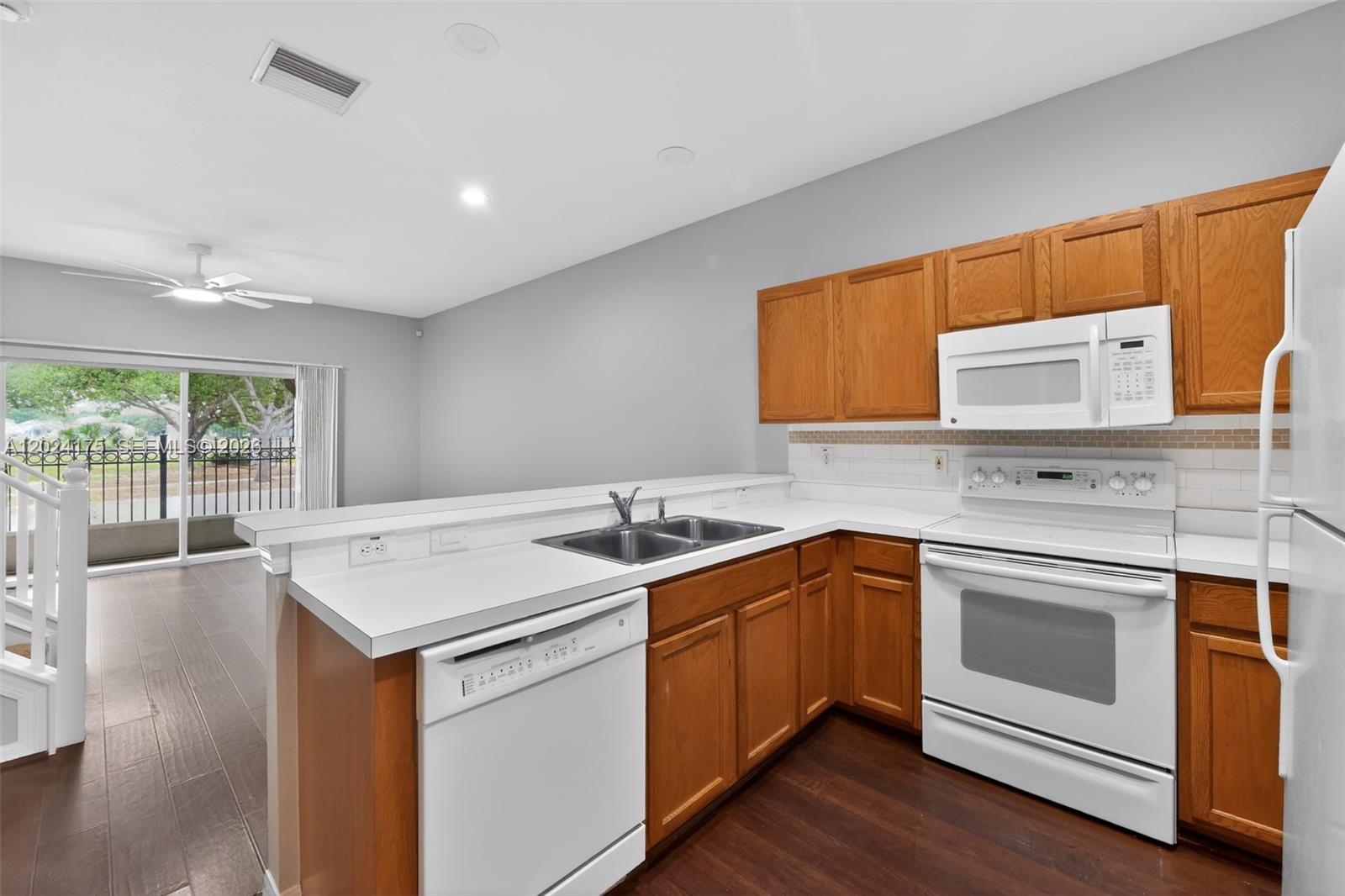 KINGS LAKE TOWNHOMES | 67K - Residential