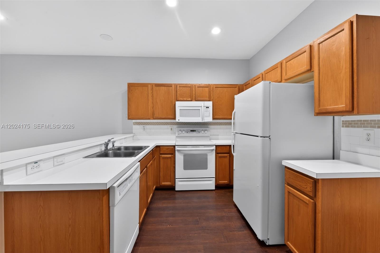 KINGS LAKE TOWNHOMES | 67K - Residential