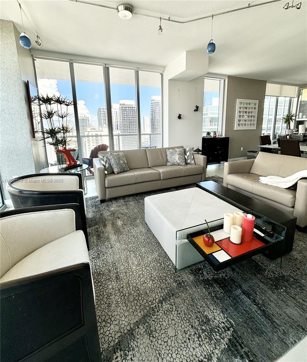 AXIS ON BRICKELL COND - Residential