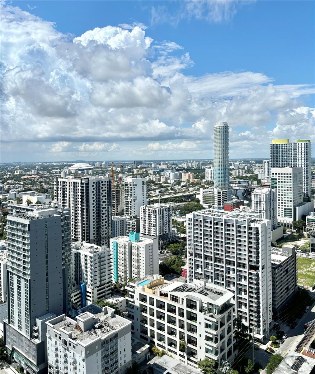 AXIS ON BRICKELL COND - Residential