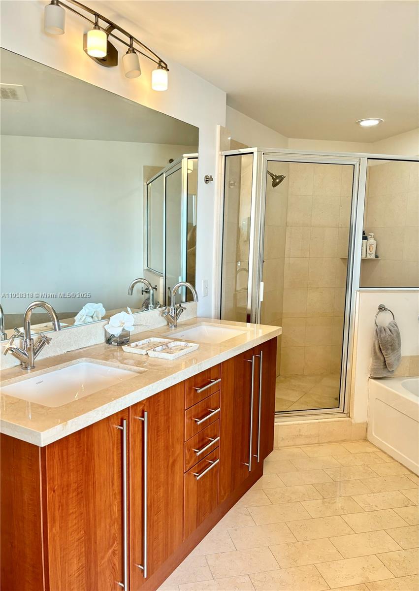 AXIS ON BRICKELL COND - Residential
