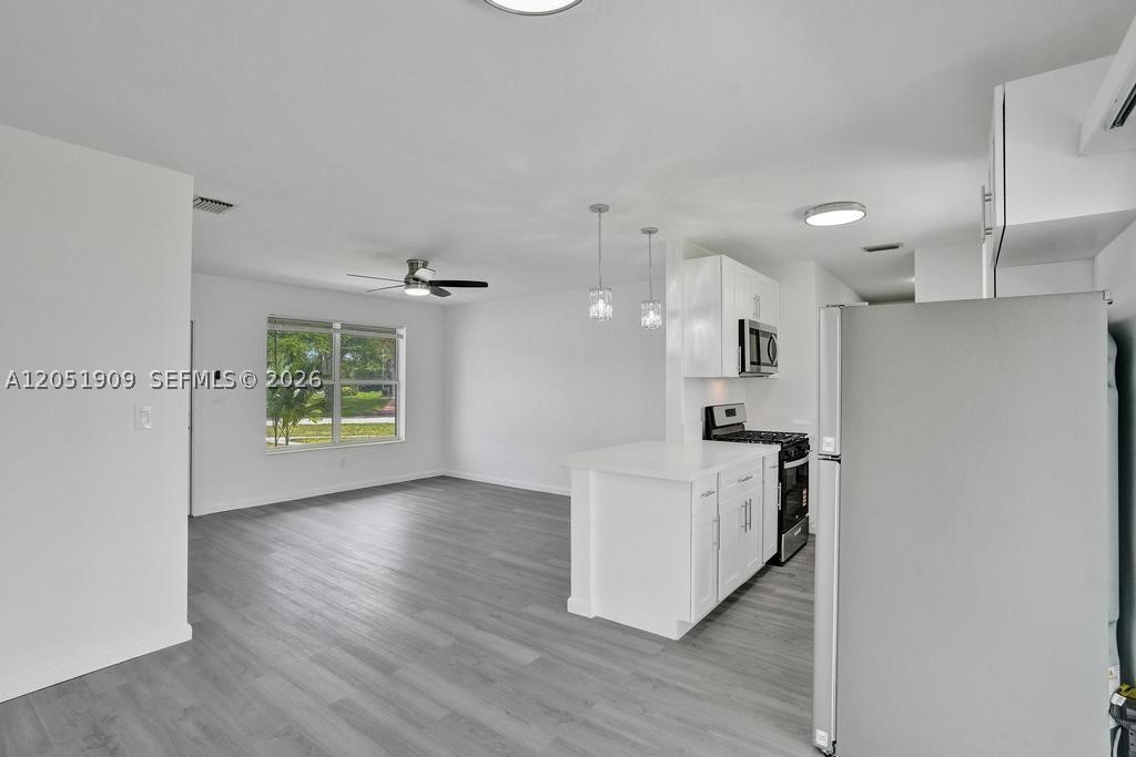 PINE TREE MANOR SEC 3 - Residential