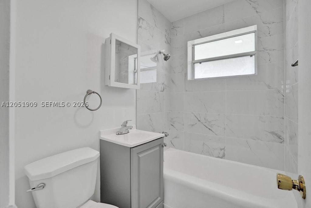 PINE TREE MANOR SEC 3 - Residential