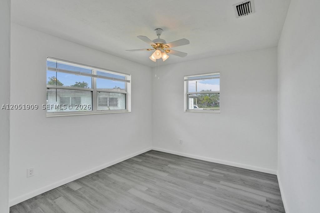 PINE TREE MANOR SEC 3 - Residential