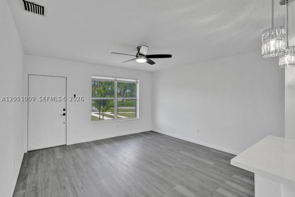 PINE TREE MANOR SEC 3 - Residential