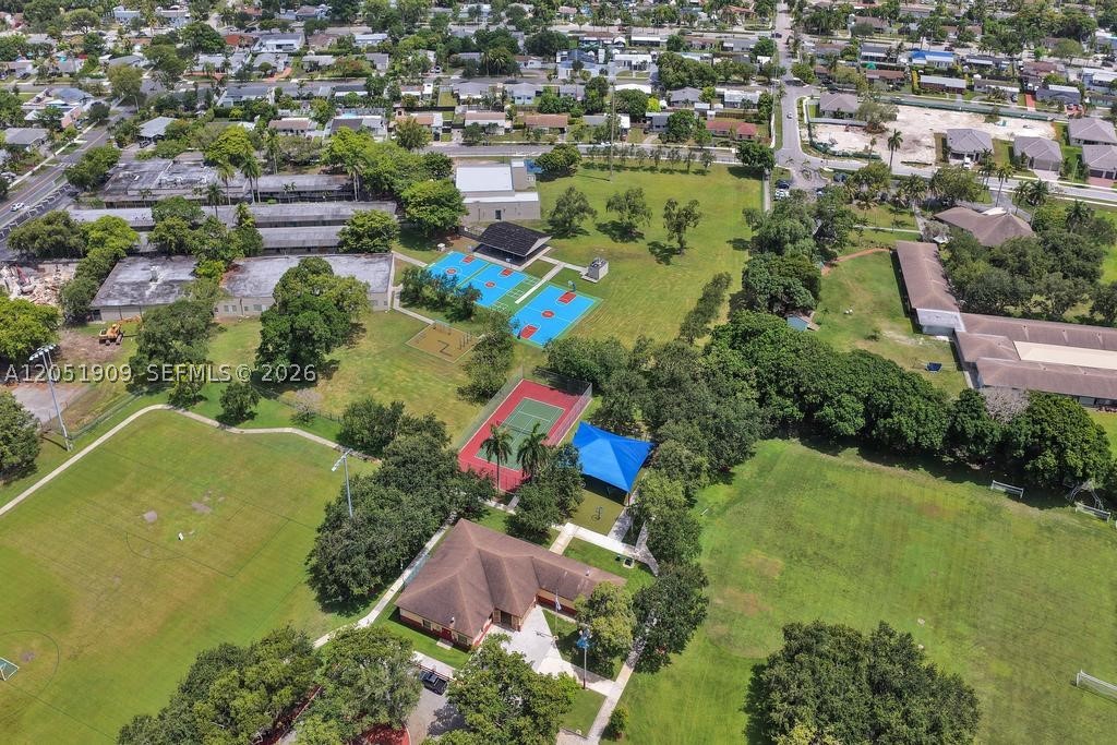 PINE TREE MANOR SEC 3 - Residential