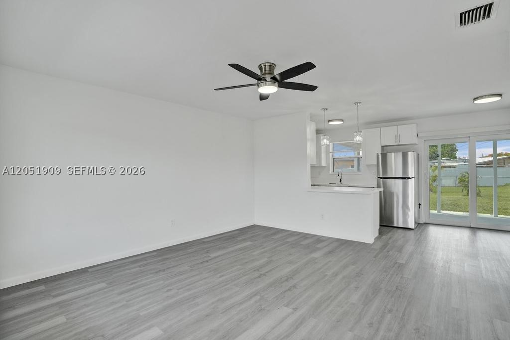 PINE TREE MANOR SEC 3 - Residential