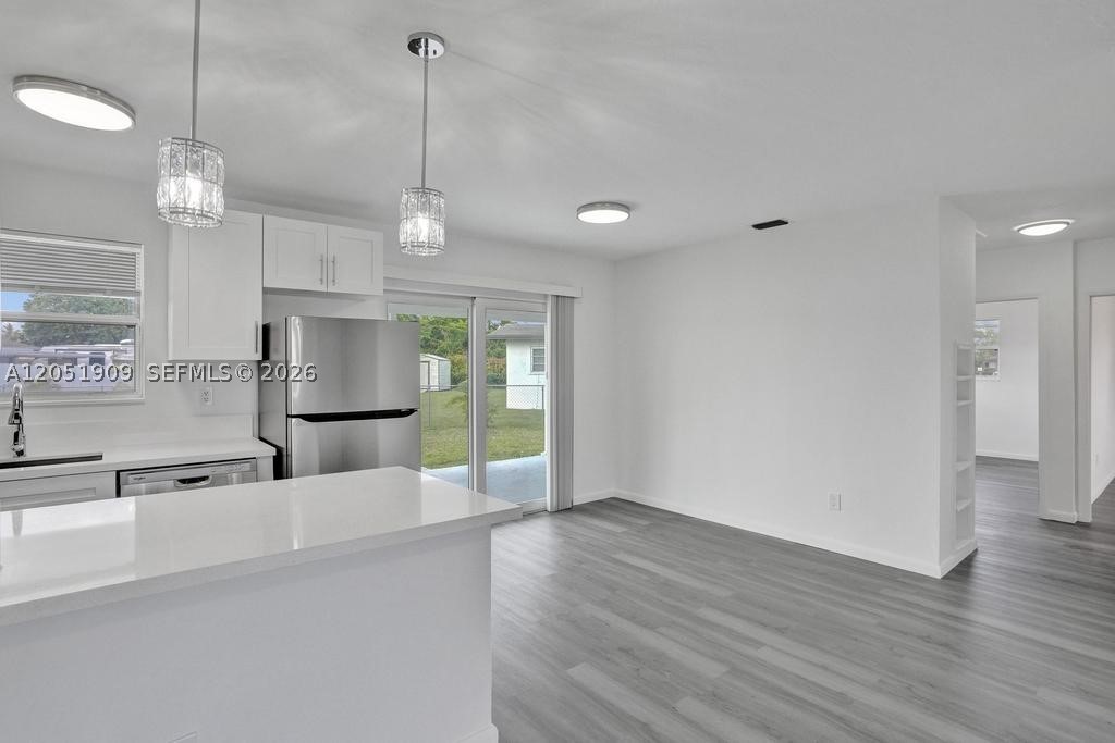 PINE TREE MANOR SEC 3 - Residential