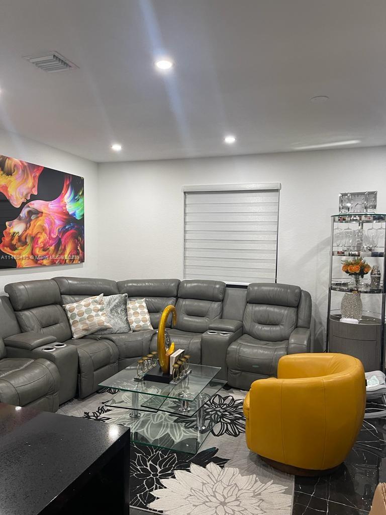 COCO PALM VILLAS/ISOLA - Residential Lease
