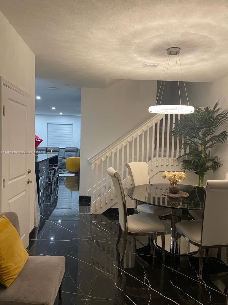 COCO PALM VILLAS/ISOLA - Residential Lease
