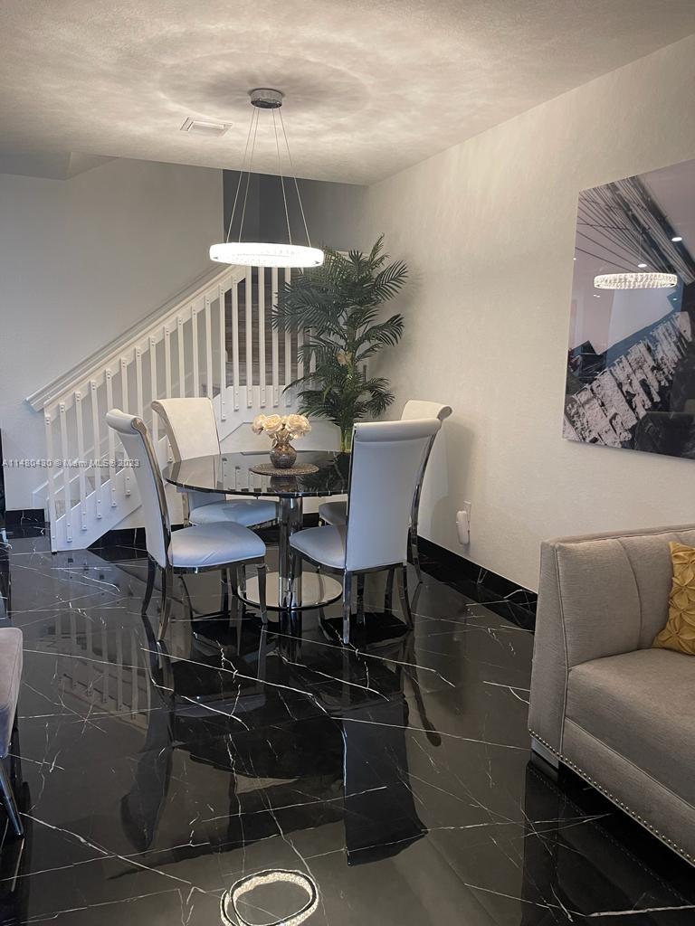 COCO PALM VILLAS/ISOLA - Residential Lease