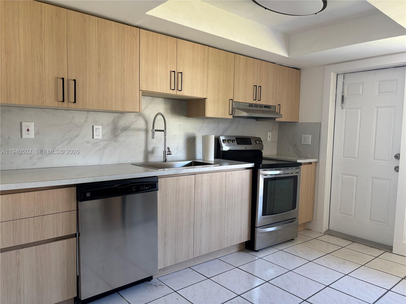 MIAMI GARDENS ESTATES - Residential Income