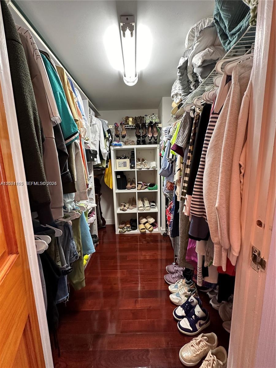 HALLMARK OF HOLLYWOOD CON - Residential Lease