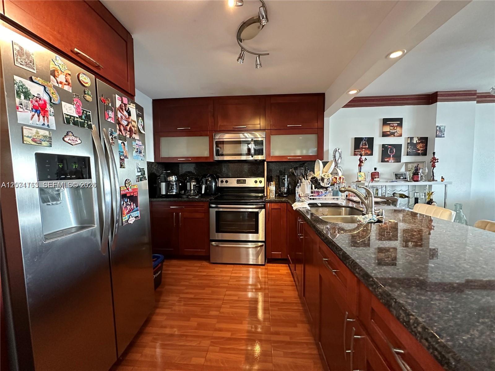 HALLMARK OF HOLLYWOOD CON - Residential Lease