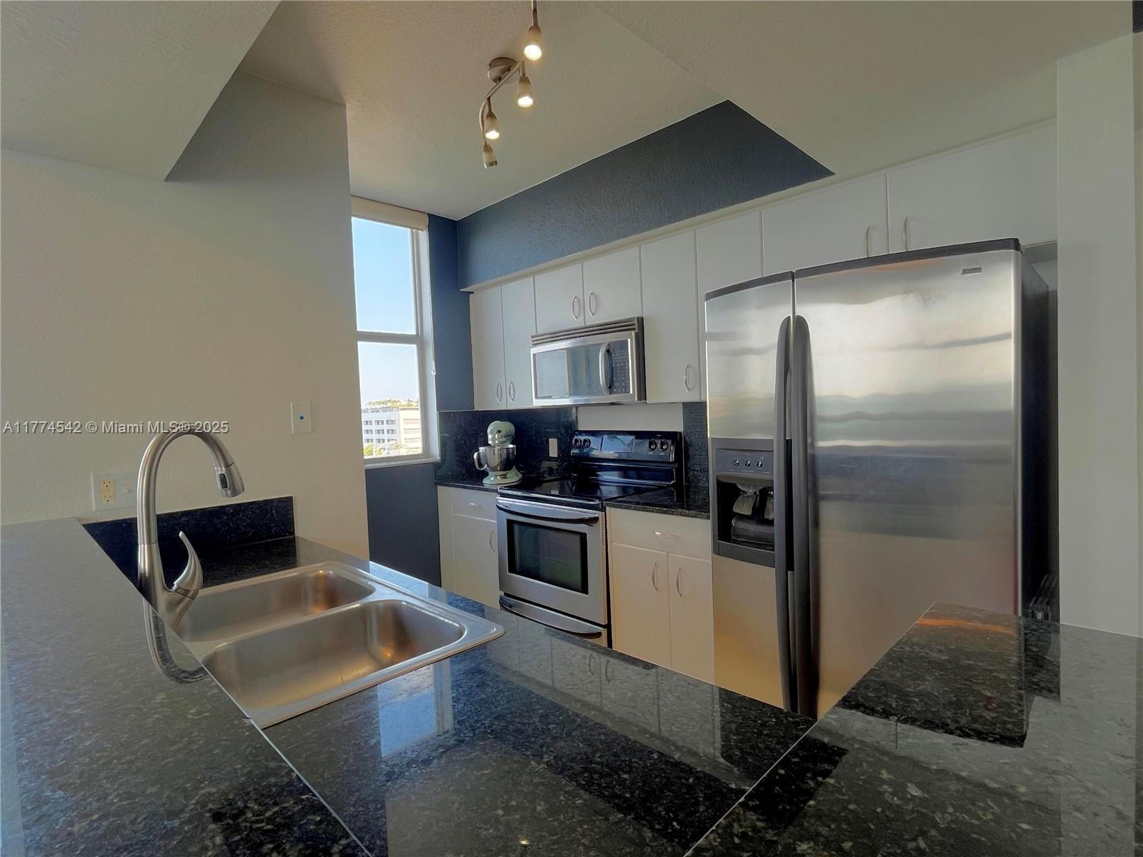 BAYVIEW CONDO AT NORTH BA - Residential