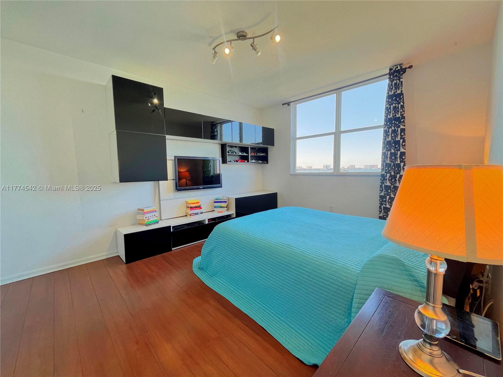 BAYVIEW CONDO AT NORTH BA - Residential