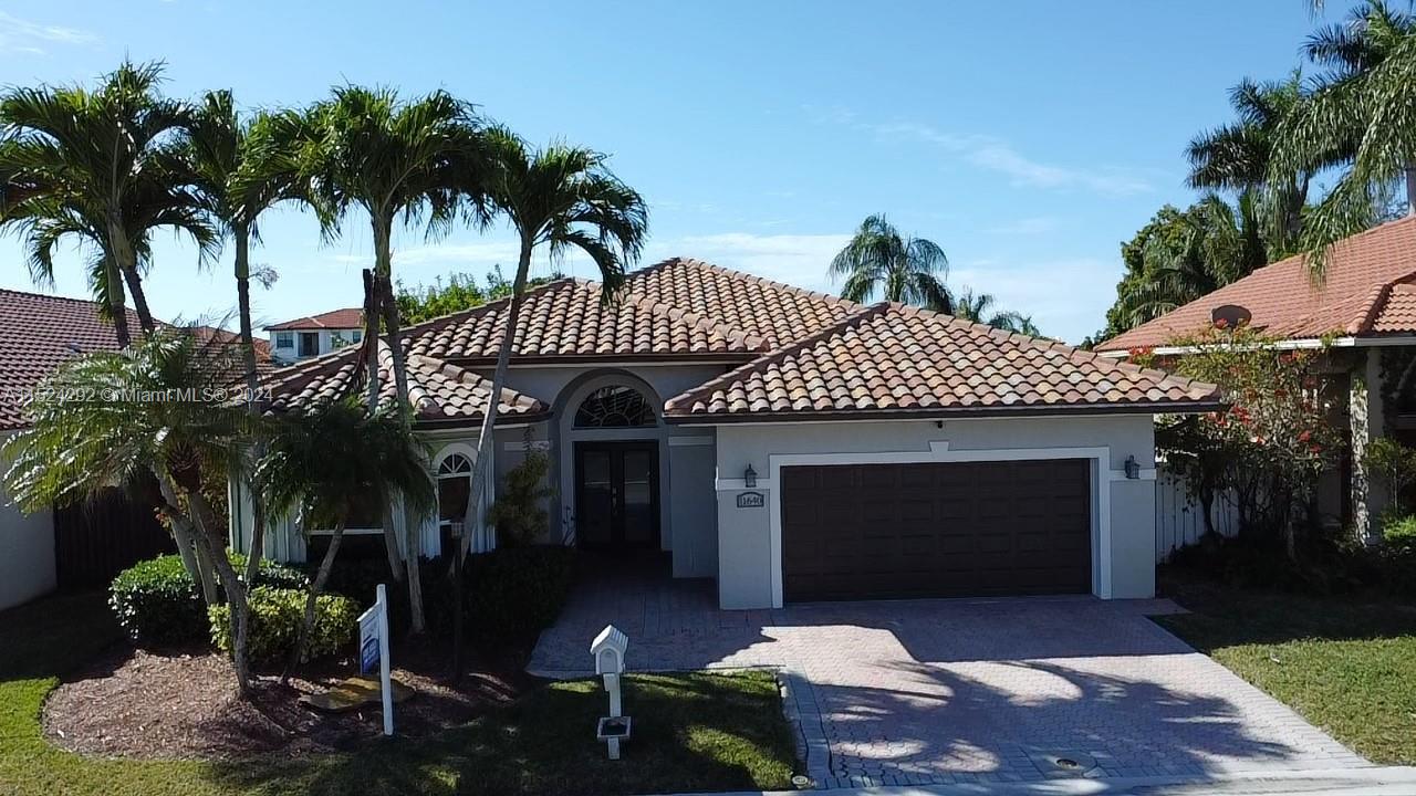 PEMBROKE LAKES SOUTH - Residential